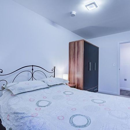 Luxury 2 Bed Flat In A New Block In East Acton Apartment London Exterior photo