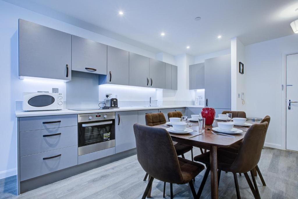 Luxury 2 Bed Flat In A New Block In East Acton Apartment London Exterior photo