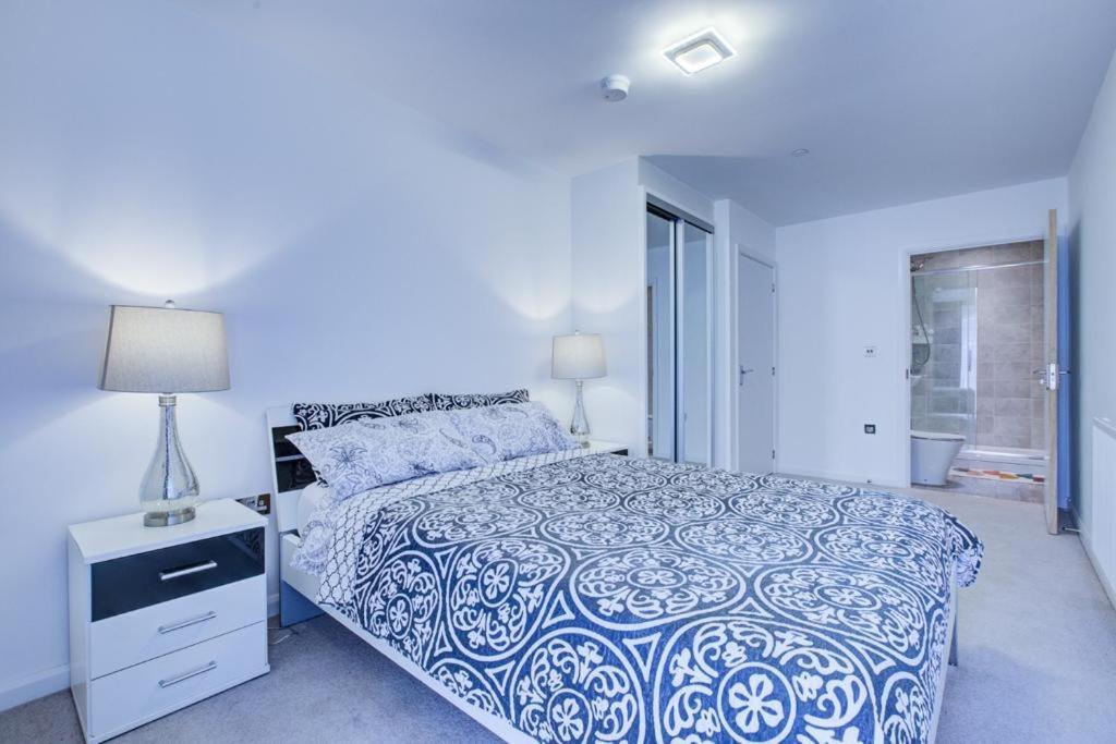 Luxury 2 Bed Flat In A New Block In East Acton Apartment London Exterior photo