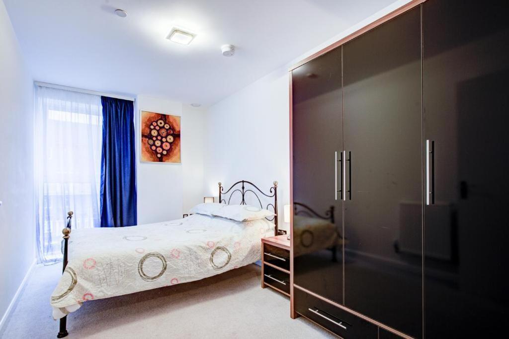 Luxury 2 Bed Flat In A New Block In East Acton Apartment London Exterior photo