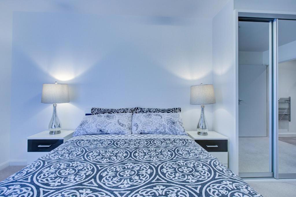 Luxury 2 Bed Flat In A New Block In East Acton Apartment London Exterior photo